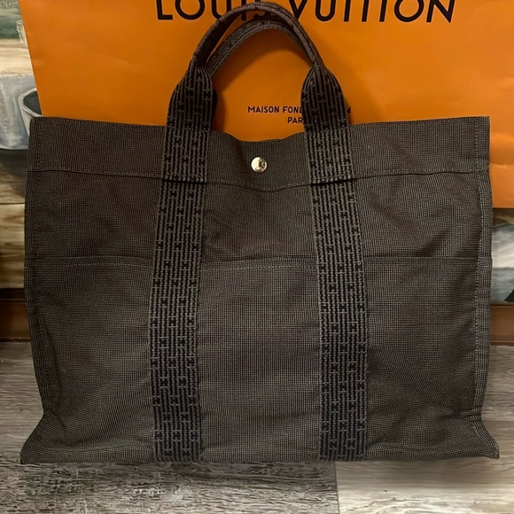 Hermes Handbags - Hermès Fourre Tout MM Canvas Tote Bag Black Grey Toile Lining Silver Hardware